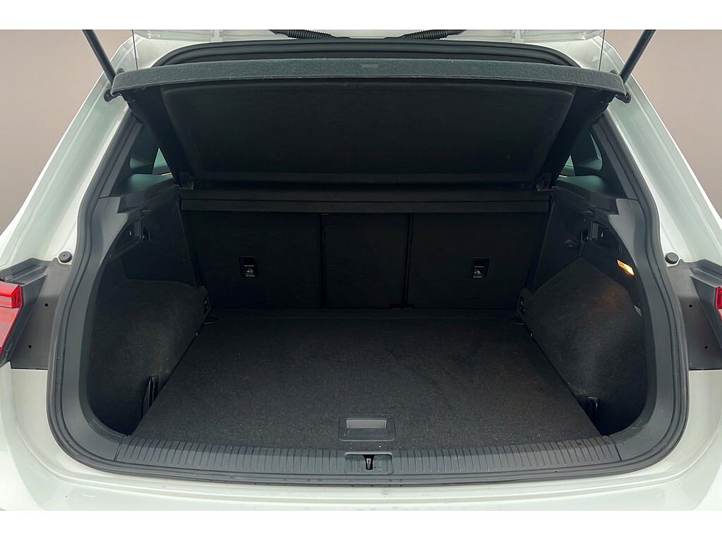 Volkswagen Tiguan SWB R-Line 2.0 TDI 2WD 150PS 6-Speed Manual 5 Door