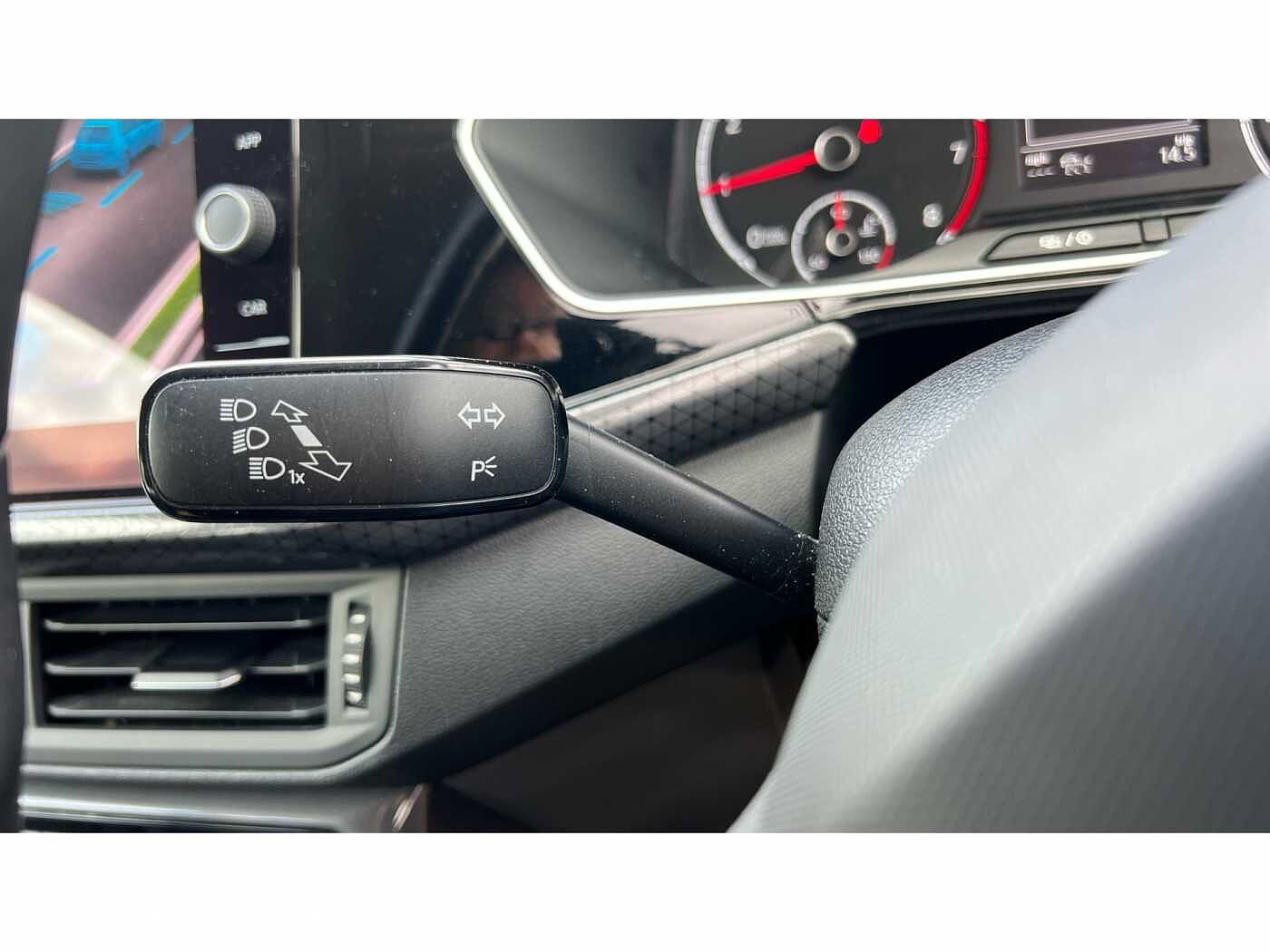 Volkswagen T-Cross 1.0 TSI (110ps) SEL DSG Hatchback