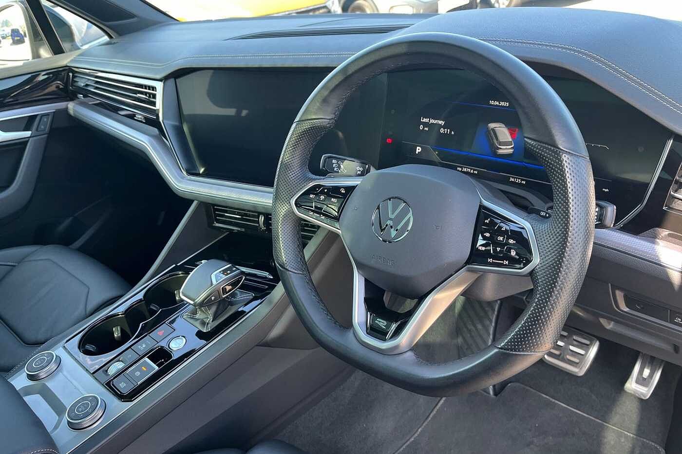 Volkswagen Touareg 3.0TDI (286ps) Black Edition 4Motion 5dr ** Air Suspension **