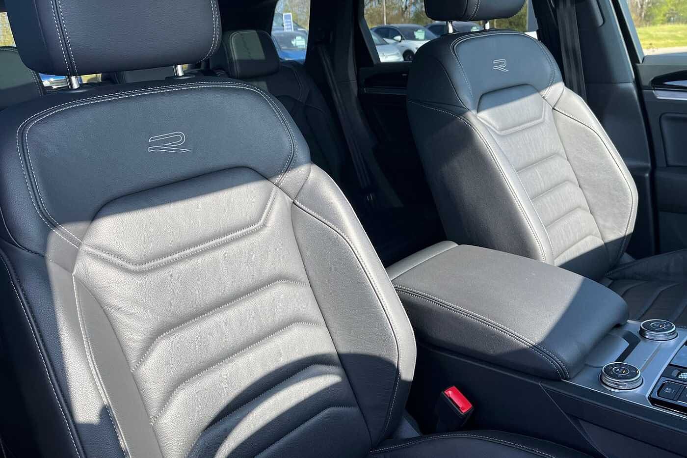 Volkswagen Touareg 3.0TDI (286ps) Black Edition 4Motion 5dr ** Air Suspension **