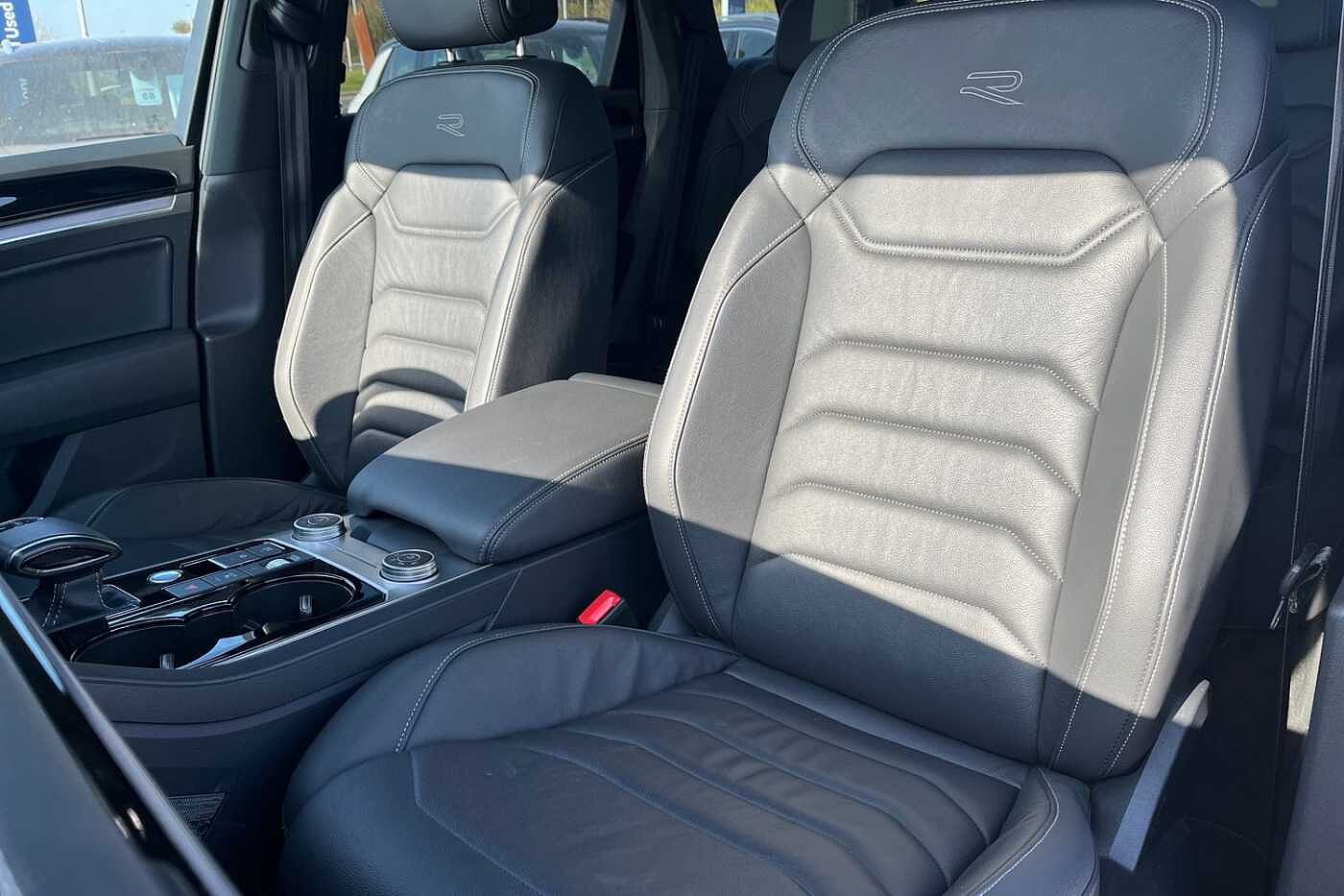 Volkswagen Touareg 3.0TDI (286ps) Black Edition 4Motion 5dr ** Air Suspension **