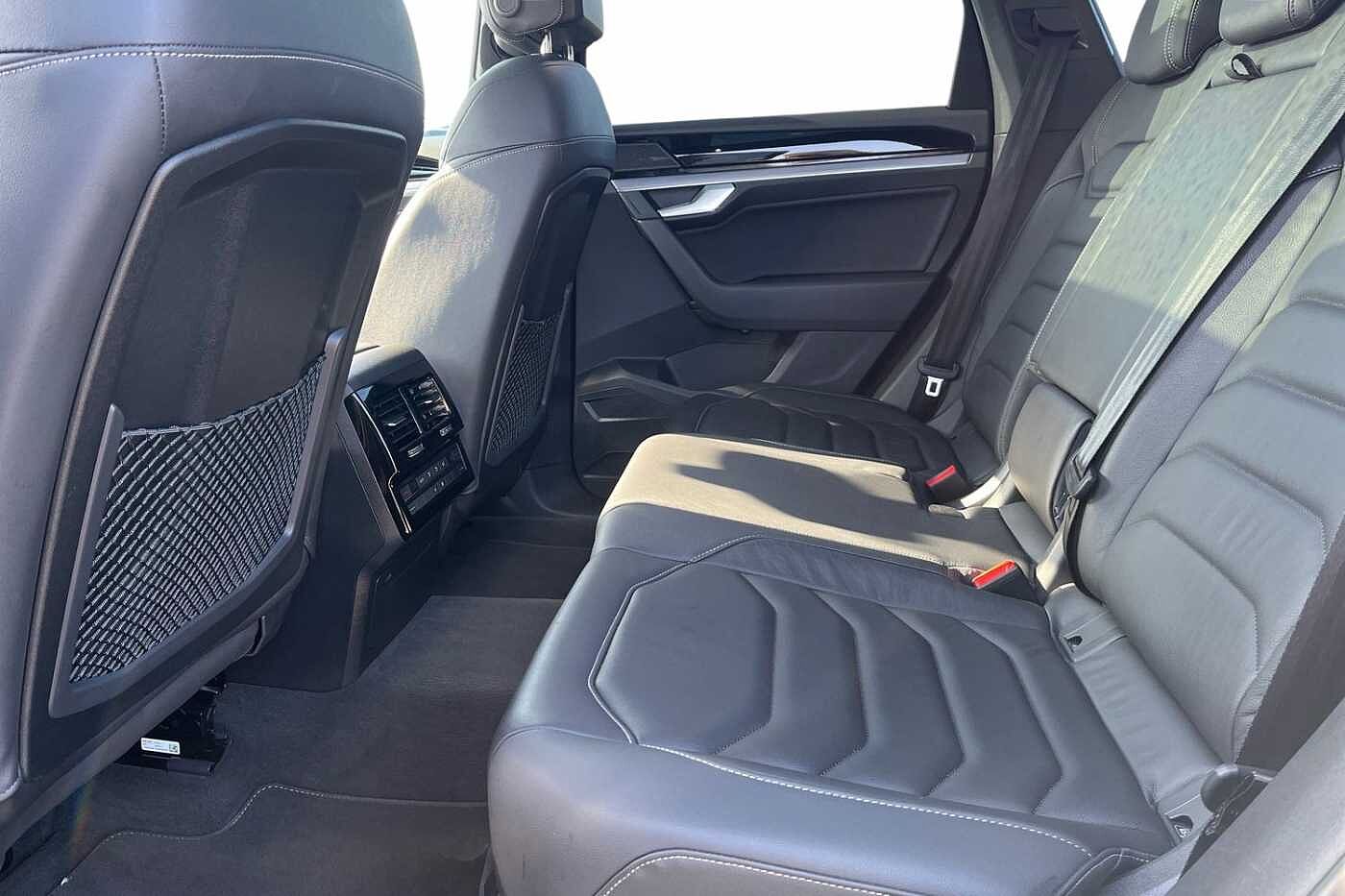 Volkswagen Touareg 3.0TDI (286ps) Black Edition 4Motion 5dr ** Air Suspension **