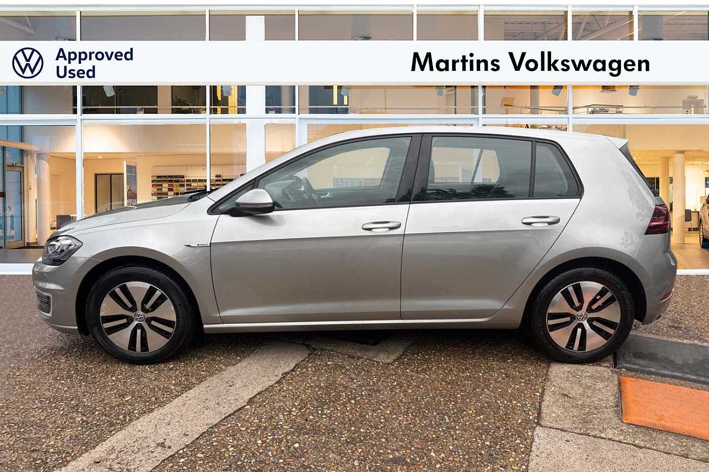 Volkswagen Golf e-136PS BEV Auto 5dr **HEAT PUMP*WINTER PACK**