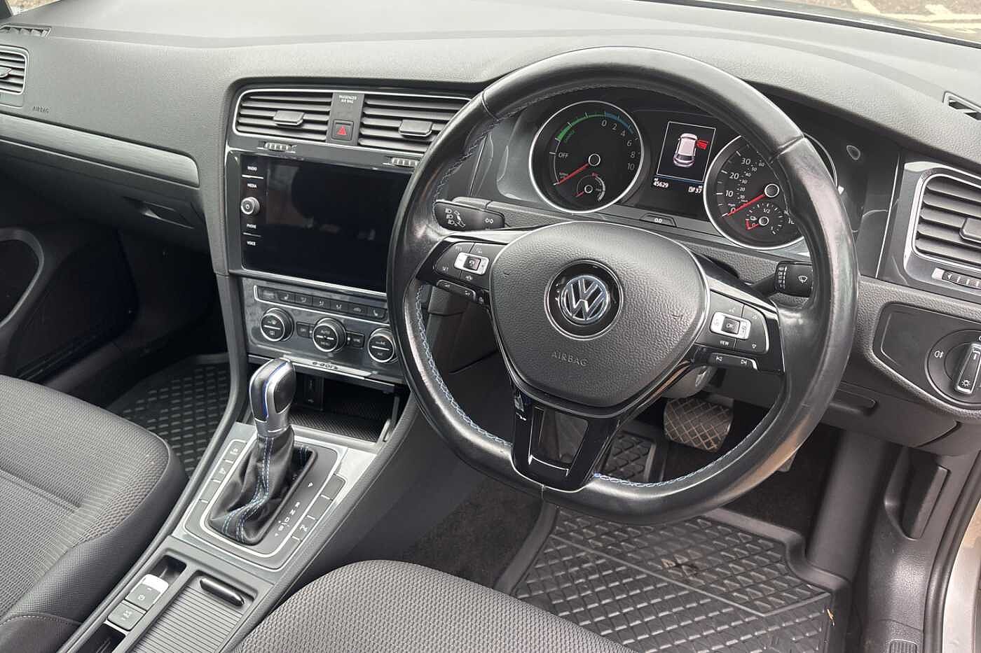 Volkswagen Golf e-136PS BEV Auto 5dr **HEAT PUMP*WINTER PACK**