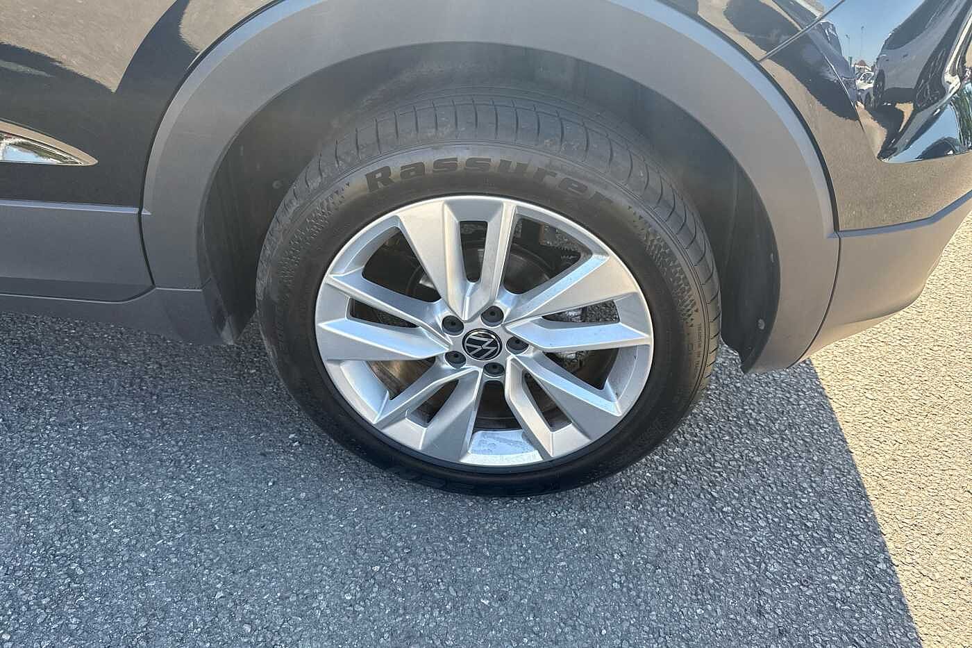 Volkswagen T-Cross 1.0 TSI (110ps) SE DSG Hatchback