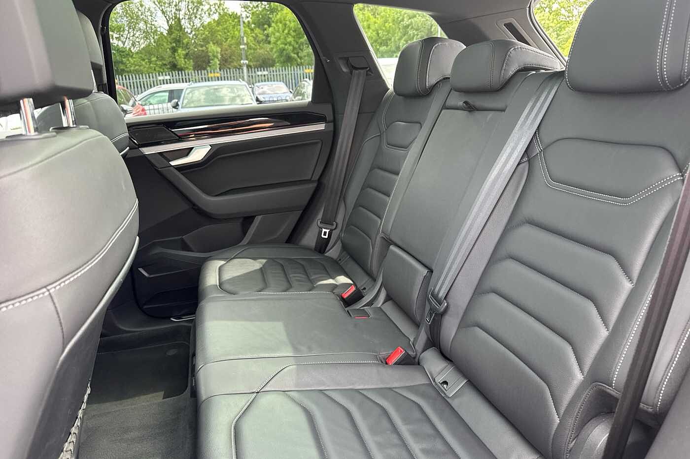 Volkswagen Touareg 3.0TDI (286ps) Black Edition 4Motion 5dr