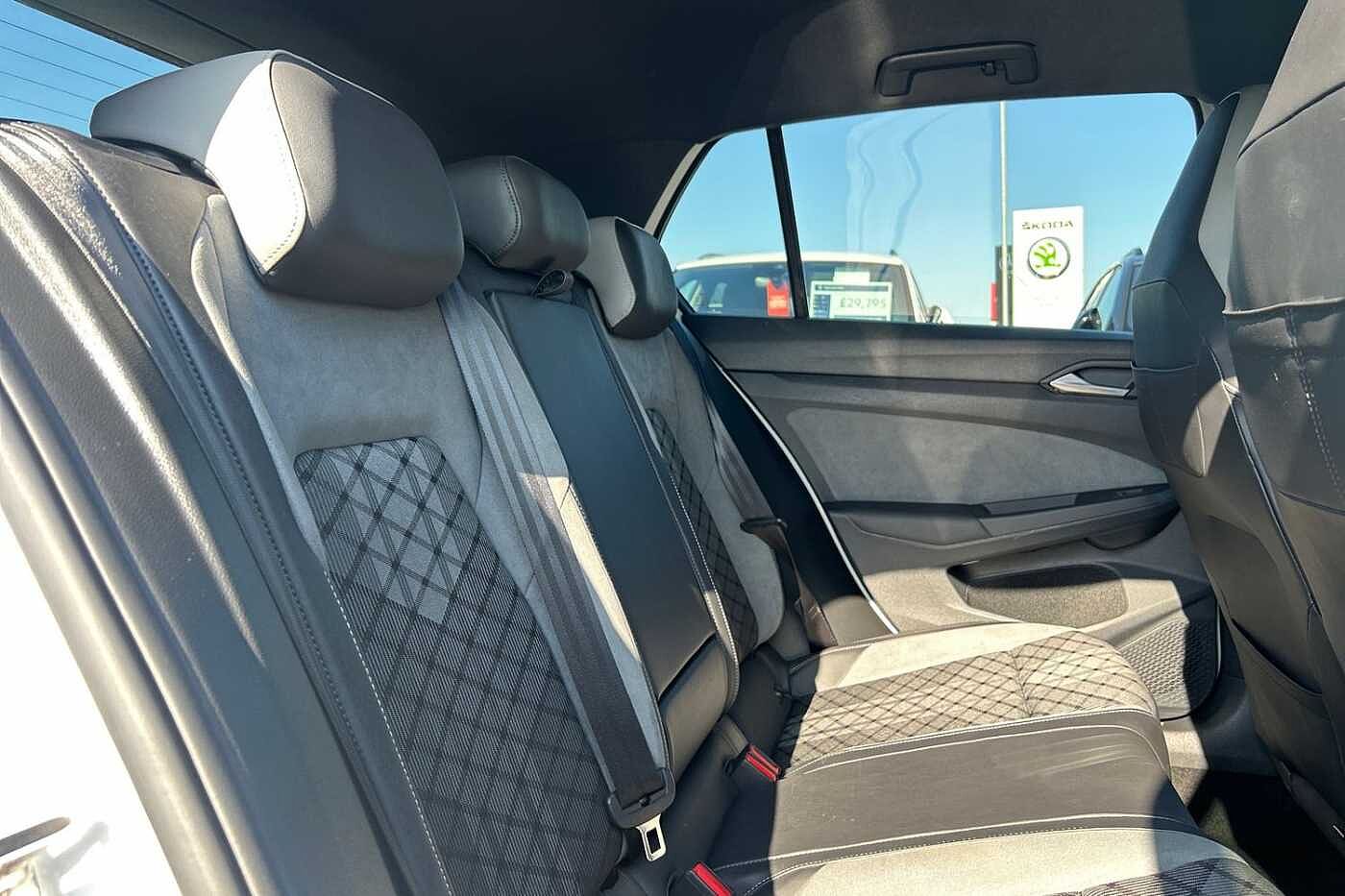 Volkswagen Golf MK8 Hatchback 5-Dr 1.5 TSI (130ps) R-Line EVO